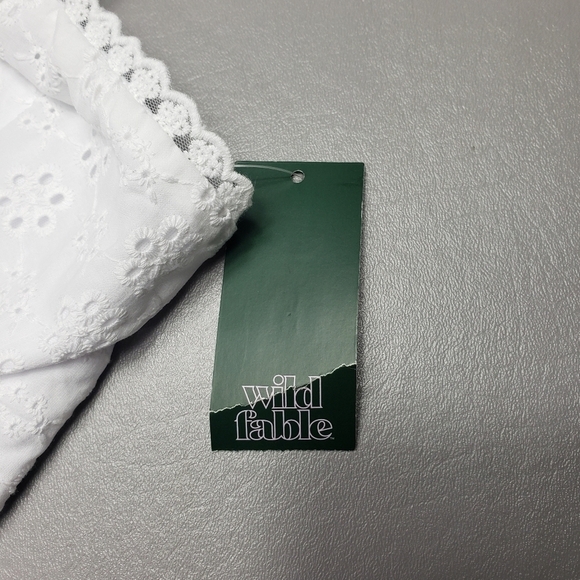 New wild fable white spaghetti strap crop top women's size medium - Picture 3 of 11